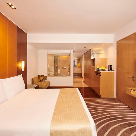 Holiday Inn Mumbai International Airport By Ihg Ngoại thất bức ảnh A room at the hotel