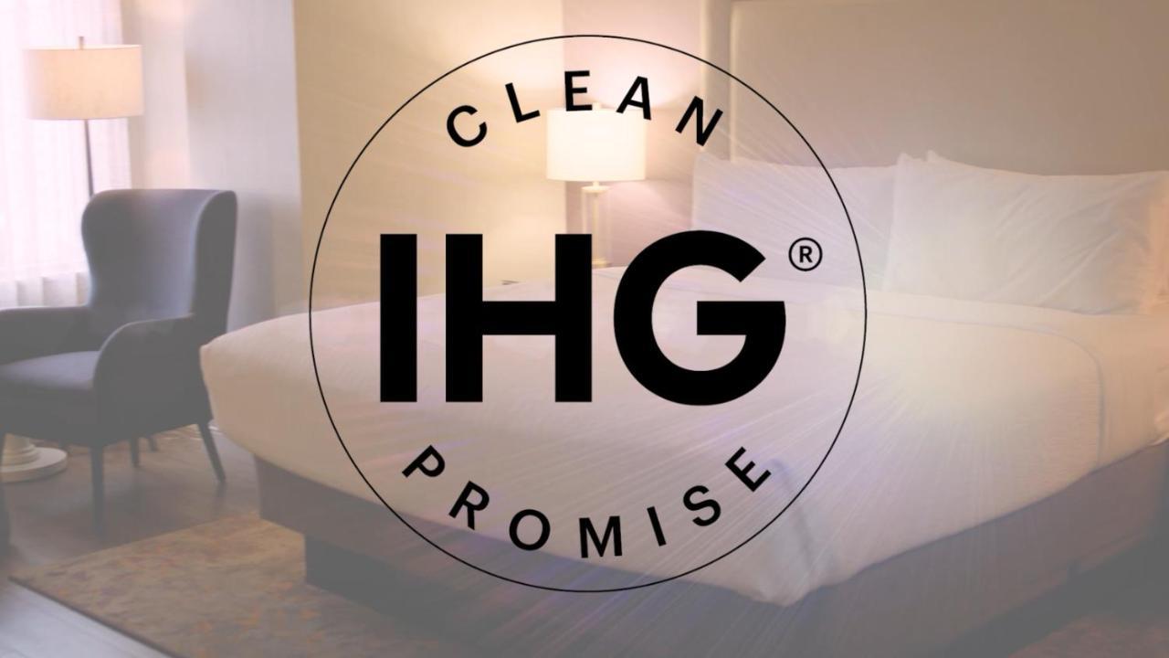 Holiday Inn Mumbai International Airport By Ihg Ngoại thất bức ảnh IHG Clean Promise logo