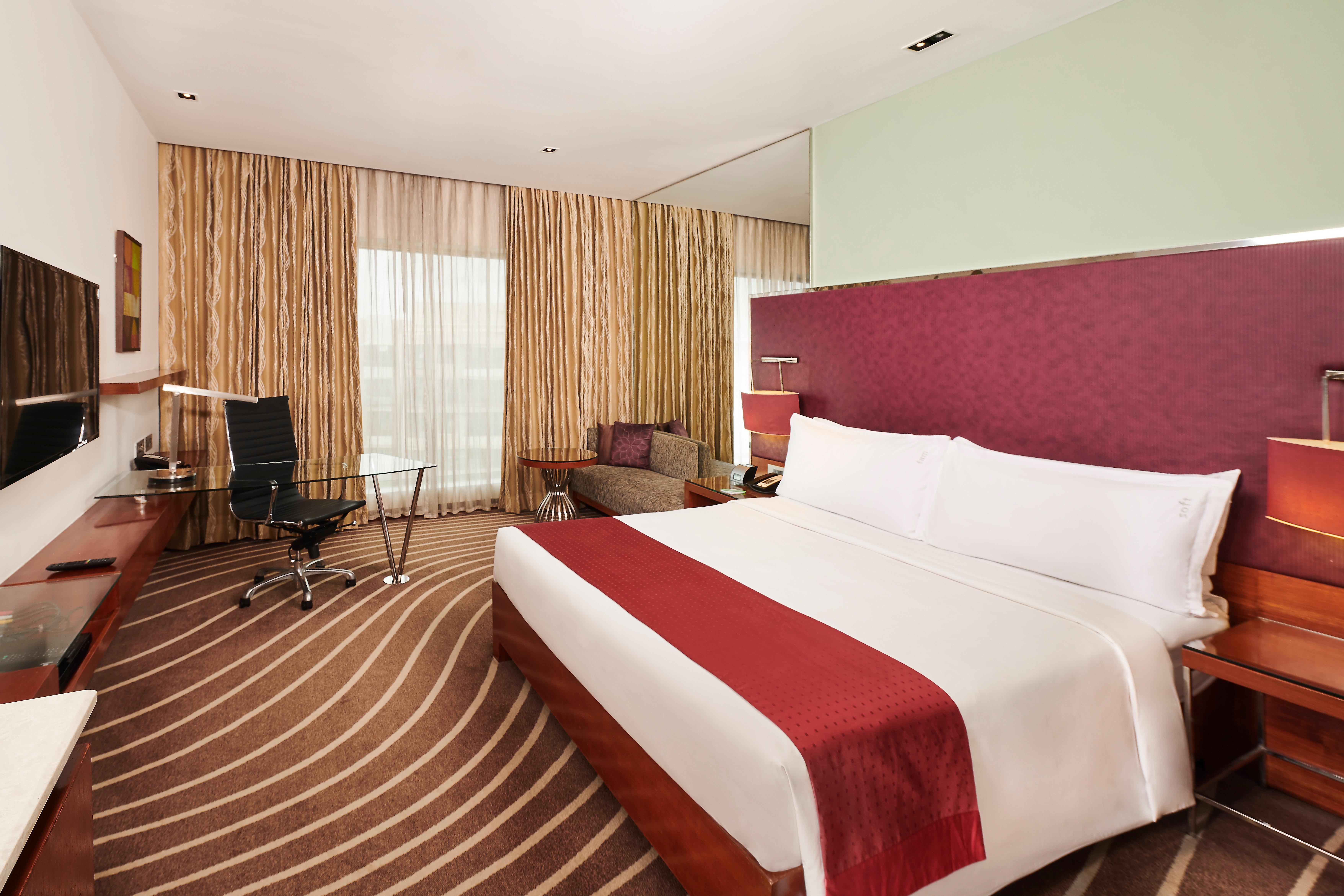 Holiday Inn Mumbai International Airport By Ihg Ngoại thất bức ảnh A room at the Crowne Plaza Hotel, Hyderabad