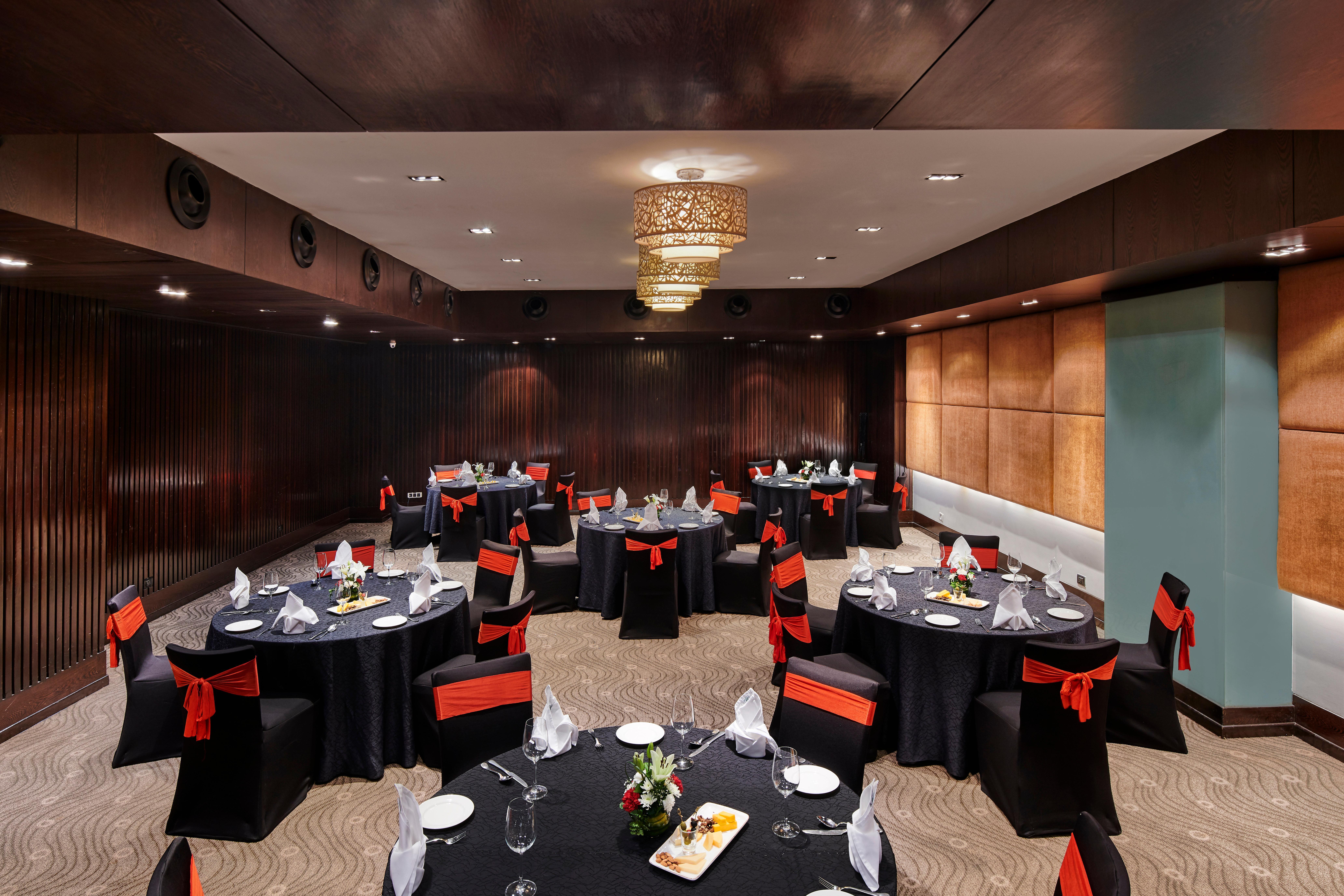 Holiday Inn Mumbai International Airport By Ihg Ngoại thất bức ảnh The Royal