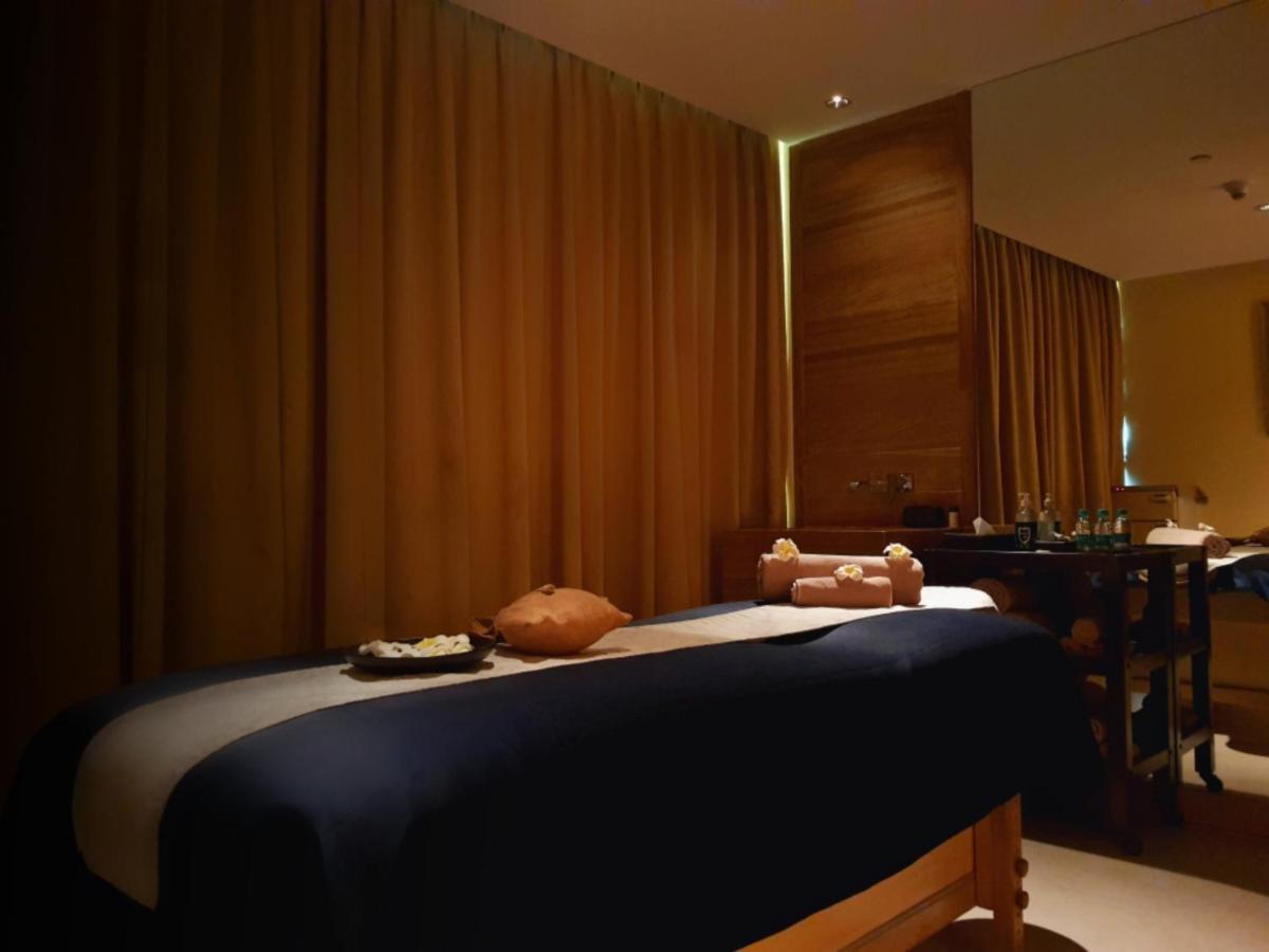 Holiday Inn Mumbai International Airport By Ihg Ngoại thất bức ảnh A massage bed