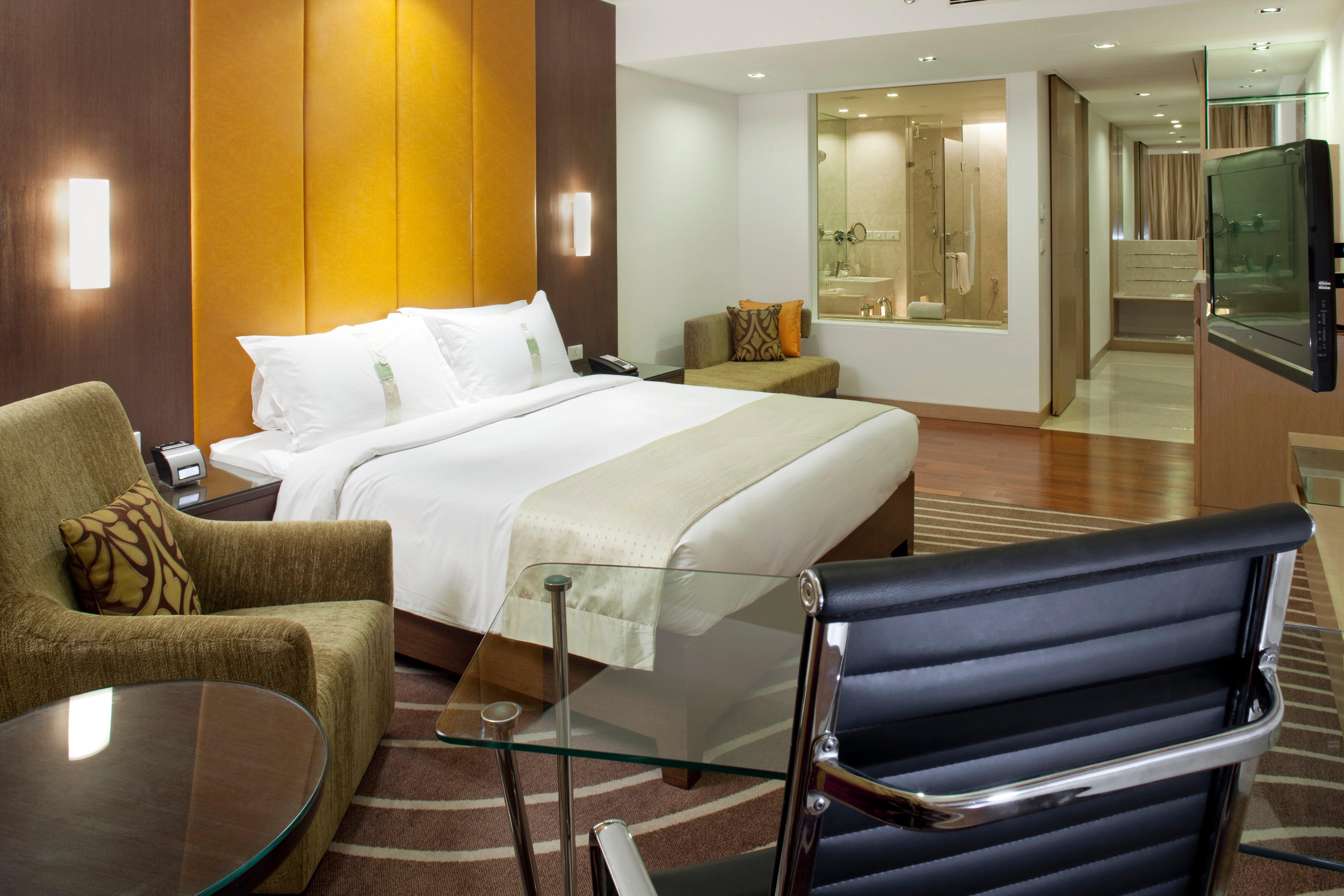 Holiday Inn Mumbai International Airport By Ihg Phòng bức ảnh A suite at the hotel