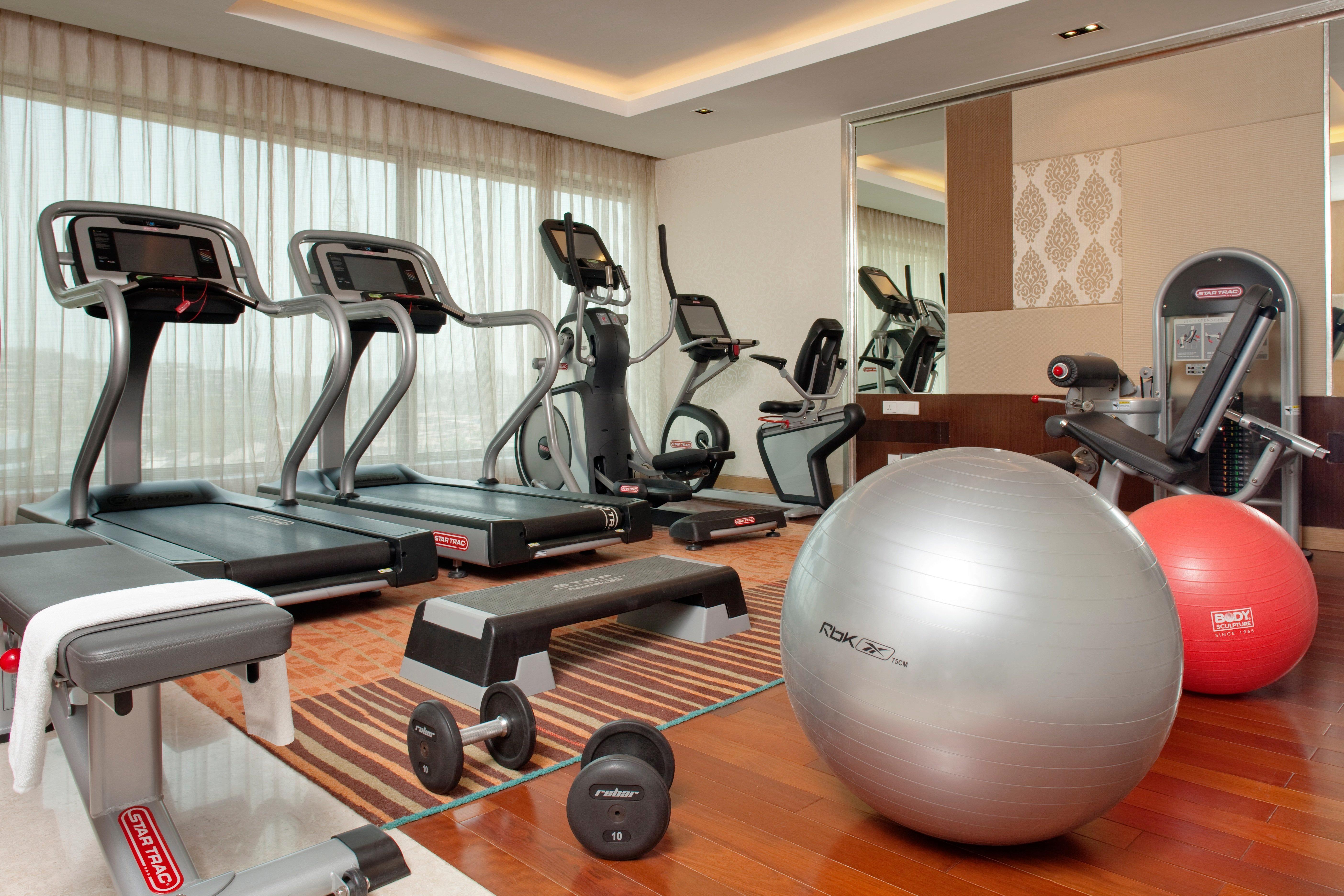 Holiday Inn Mumbai International Airport By Ihg Ngoại thất bức ảnh A gym at a hotel