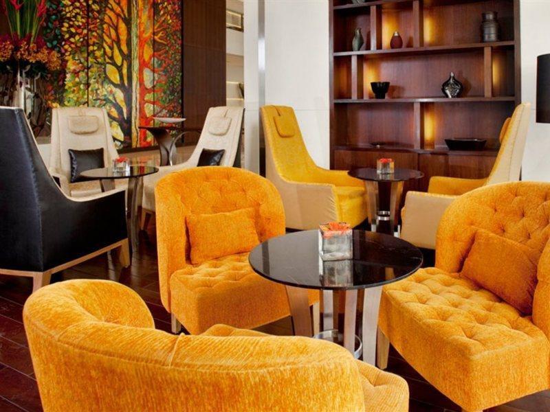 Holiday Inn Mumbai International Airport By Ihg Ngoại thất bức ảnh The lounge at the airport